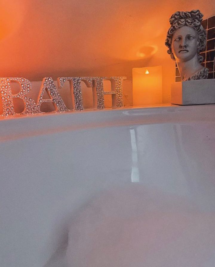 Rub a dub Dead; Fausta and the&nbsp;Bath